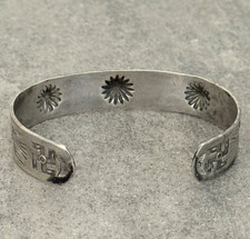 RARE FRED HARVEY ERA Navajo WHIRLING LOG Bow & Arrow OWL Silver Bracelet 6.6 in - Additional view 7