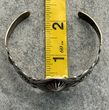 Vintage FRED HARVEY ERA Navajo WHIRLING LOG FLUTED BUTTON Silver Bracelet 7.3 in - Additional view 12