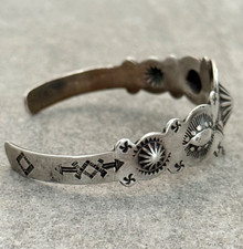 Vintage FRED HARVEY ERA Navajo WHIRLING LOG FLUTED BUTTON Silver Bracelet 7.3 in - Additional view 4