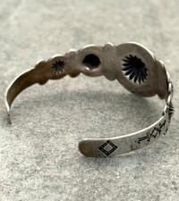 Vintage FRED HARVEY ERA Navajo WHIRLING LOG FLUTED BUTTON Silver Bracelet 7.3 in - Additional view 6