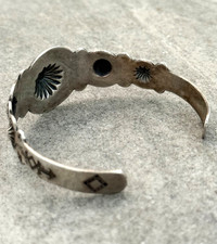 Vintage FRED HARVEY ERA Navajo WHIRLING LOG FLUTED BUTTON Silver Bracelet 7.3 in - Additional view 8
