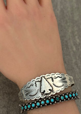 Vintage FRED HARVEY ERA Navajo ARROWHEAD REPOUSSE Snake Sterling Bracelet 6.6 in - Additional view 1