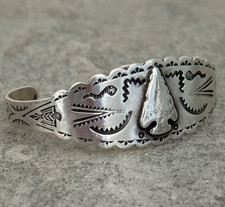 Vintage FRED HARVEY ERA Navajo ARROWHEAD REPOUSSE Snake Sterling Bracelet 6.6 in - Additional view 2