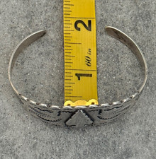 Vintage FRED HARVEY ERA Navajo ARROWHEAD REPOUSSE Snake Sterling Bracelet 6.6 in - Additional view 12