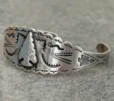 Vintage FRED HARVEY ERA Navajo ARROWHEAD REPOUSSE Snake Sterling Bracelet 6.6 in - Additional view 3
