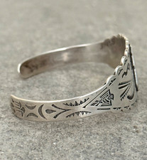 Vintage FRED HARVEY ERA Navajo ARROWHEAD REPOUSSE Snake Sterling Bracelet 6.6 in - Additional view 6