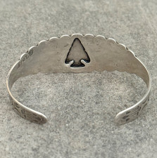 Vintage FRED HARVEY ERA Navajo ARROWHEAD REPOUSSE Snake Sterling Bracelet 6.6 in - Additional view 9