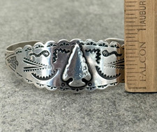 Vintage FRED HARVEY ERA Navajo ARROWHEAD REPOUSSE Snake Sterling Bracelet 6.6 in - Additional view 10