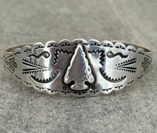 Vintage FRED HARVEY ERA Navajo ARROWHEAD REPOUSSE Snake Sterling Bracelet 6.6 in