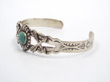Fred Harvey Era Native American Sterling Silver Arrows & Turquoise Cuff Bracelet - Additional view 4