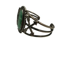 Vintage Fred Harvey Era Wide Oval Turquoise w/Arrow Detail Sterling Silver Cuff - Additional view 3