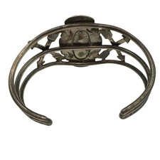 Vintage Fred Harvey Era Wide Oval Turquoise w/Arrow Detail Sterling Silver Cuff - Additional view 4