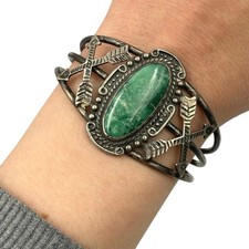 Vintage Fred Harvey Era Wide Oval Turquoise w/Arrow Detail Sterling Silver Cuff