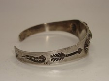 VINTAGE FRED HARVEY ERA NATIVE AMERICAN NAVAJO STERLING TURQUOISE CUFF BRACELET! - Additional view 7
