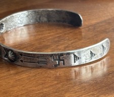 Fred Harvey Era Navajo Native American Sterling Silver DESIGN Cuff Bracelet - Additional view 1