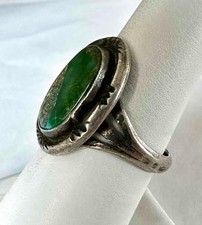 Fred Harvey Era Oval Face Greasy Green Turquoise & Sterling Ring Sz. 7 - Additional view 4