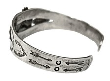 VINTAGE FRED HARVEY ERA Sterling Silver THUNDERBIRD & ARROWS Cuff Bracelet - Additional view 3