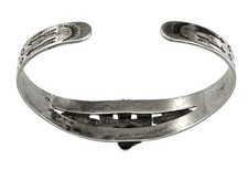 VINTAGE FRED HARVEY ERA Sterling Silver THUNDERBIRD & ARROWS Cuff Bracelet - Additional view 4