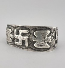 1920's Navajo Fred Harvey Silver Repousse Whirling Log Thunderbird Cuff Bracelet - Additional view 2
