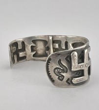 1920's Navajo Fred Harvey Silver Repousse Whirling Log Thunderbird Cuff Bracelet - Additional view 4