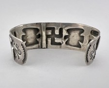 1920's Navajo Fred Harvey Silver Repousse Whirling Log Thunderbird Cuff Bracelet - Additional view 5