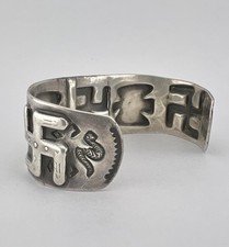 1920's Navajo Fred Harvey Silver Repousse Whirling Log Thunderbird Cuff Bracelet - Additional view 7
