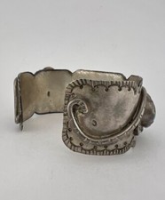 Early 1930's Navajo Coin Silver Morenci Turquoise Stamped Snake Cuff Bracelet - Additional view 4