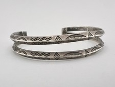 Vtg Navajo Fred Harvey Era Sterling Silver Stamped Carinated Cuff Bracelet - Additional view 1
