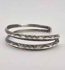 Vtg Navajo Fred Harvey Era Sterling Silver Stamped Carinated Cuff Bracelet - Additional view 5