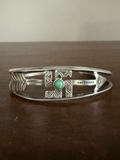 Vintage Navajo Fred Harvey Era Turquoise Whirling Log Silver Arrow Cuff Bracelet - Additional view 1