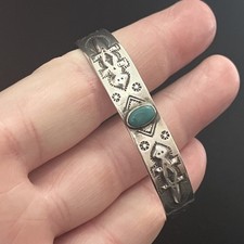 Early Fred Harvey Native Silver Arrow Sterling Green Turquoise Lizard Cuff 6.75” - Additional view 11