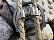 Vintage Southwestern Fred Harvey era bolo tie knifewing beige braided leather - Additional view 2