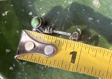 Vintage snake eye turquoise STERLING SILVER TOMAHAWK CHARM .925 Fred Harvey era - Additional view 3