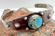 Vintage FRED HARVEY ERA turquoise cuff bracelet sterling arrows repousse 6