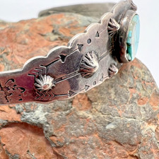 Vintage FRED HARVEY ERA turquoise cuff bracelet sterling arrows repousse 6