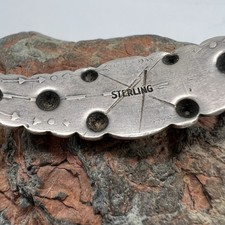 Vintage FRED HARVEY ERA turquoise cuff bracelet sterling arrows repousse 6