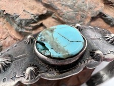 Vintage FRED HARVEY ERA turquoise cuff bracelet sterling arrows repousse 6