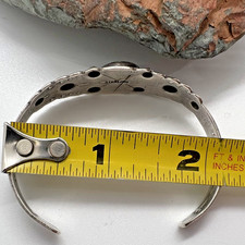 Vintage FRED HARVEY ERA turquoise cuff bracelet sterling arrows repousse 6