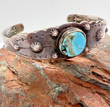 Vintage FRED HARVEY ERA turquoise cuff bracelet sterling arrows repousse 6" READ