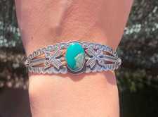 Vintage Fred Harvey Era Sterling Crossed Arrow Turquoise Bracelet - Additional view 5