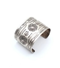 Native American Fred Harvey ERA wide floral stamped sterling cuff 85.99g - Additional view 1