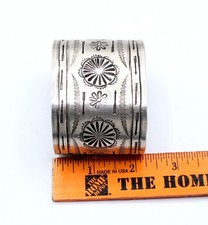 Native American Fred Harvey ERA wide floral stamped sterling cuff 85.99g - Additional view 3
