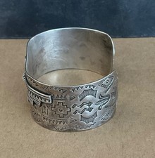 Vtg Hand Stamped WIDE NAVAJO CUFF sterling 36.3g Thunderbird Fred Harvey estate - Additional view 3