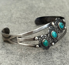 OLD FRED HARVEY ERA Navajo Turquoise flowers Stamped Sterling Bracelet 6.7 in - Additional view 2