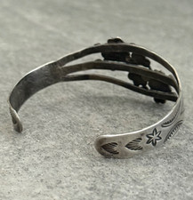 OLD FRED HARVEY ERA Navajo Turquoise flowers Stamped Sterling Bracelet 6.7 in - Additional view 7
