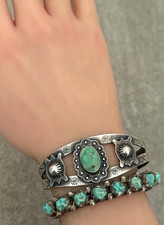 OLD FRED HARVEY ERA Navajo Turquoise RATTLESNAKE BUTTON Sterling Bracelet 6.75in - Additional view 1