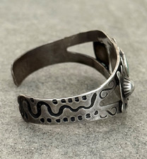 OLD FRED HARVEY ERA Navajo Turquoise RATTLESNAKE BUTTON Sterling Bracelet 6.75in - Additional view 6