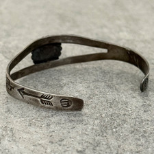 Vintage Fred Harvey Era Navajo Turquoise CACTUS BEAR TRACK Silver Bracelet 7 in - Additional view 7