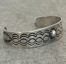 Vintage FRED HARVEY ERA Navajo REPOUSSE/FLUTED STAMPED Silver Bracelet 6.25 in - Additional view 2