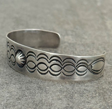Vintage FRED HARVEY ERA Navajo REPOUSSE/FLUTED STAMPED Silver Bracelet 6.25 in - Additional view 3